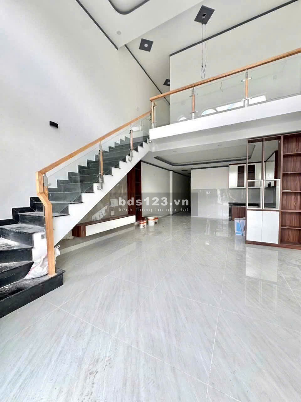 EM MỚI CÓ THÊM 3 CĂN NHÀ GÁC LỬNG TẠI LONG CHIẾN, GẦN CHỢ…