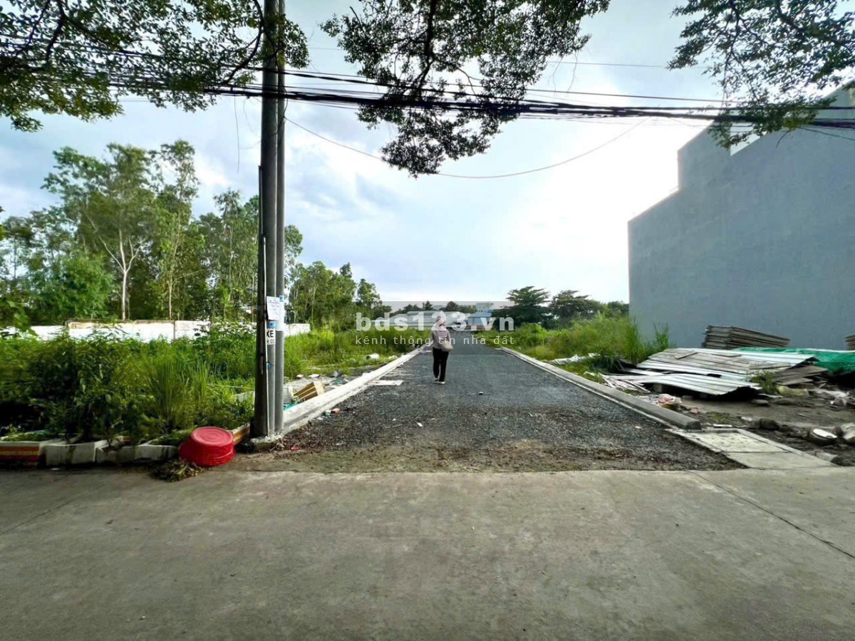 BÁN NHANH LÔ ĐẤT VUÔNG VỨC NGAY ĐƯỜNG ĐỒNG KHỞI, GẦN DT768