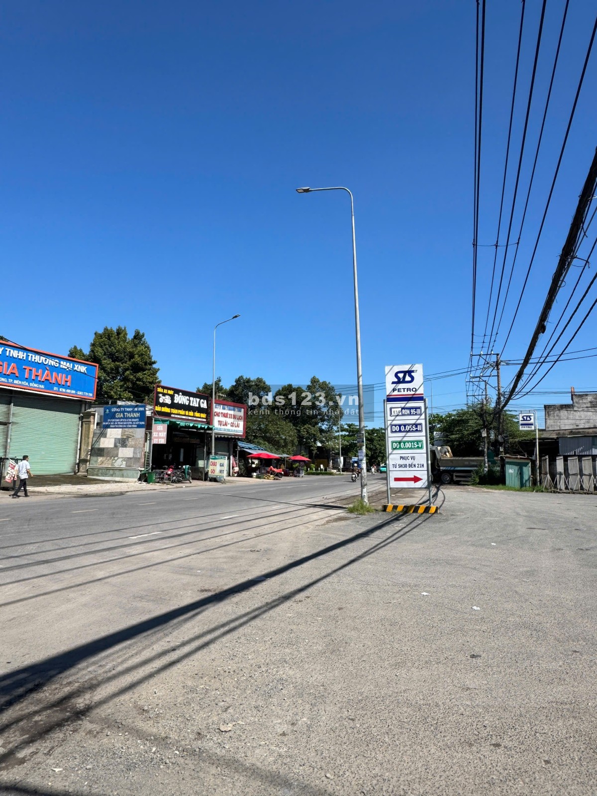20 NỀN ĐẤT VỪA CÓ SỔ HỒNG CÁCH ĐƯỜNG ĐỒNG KHỞI ĐÚNG 100M