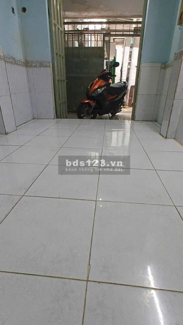 Bán nhà cũ tiện xây mới đường Chiến Lược Quận Bình Tân