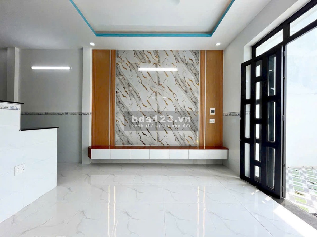 Nhà mới xây 1 trệt 1 lầu Mỹ Hạnh Nam, 83m2 - Có sân xe hơi, sổ hồng riêng - Giá 2tỷ070