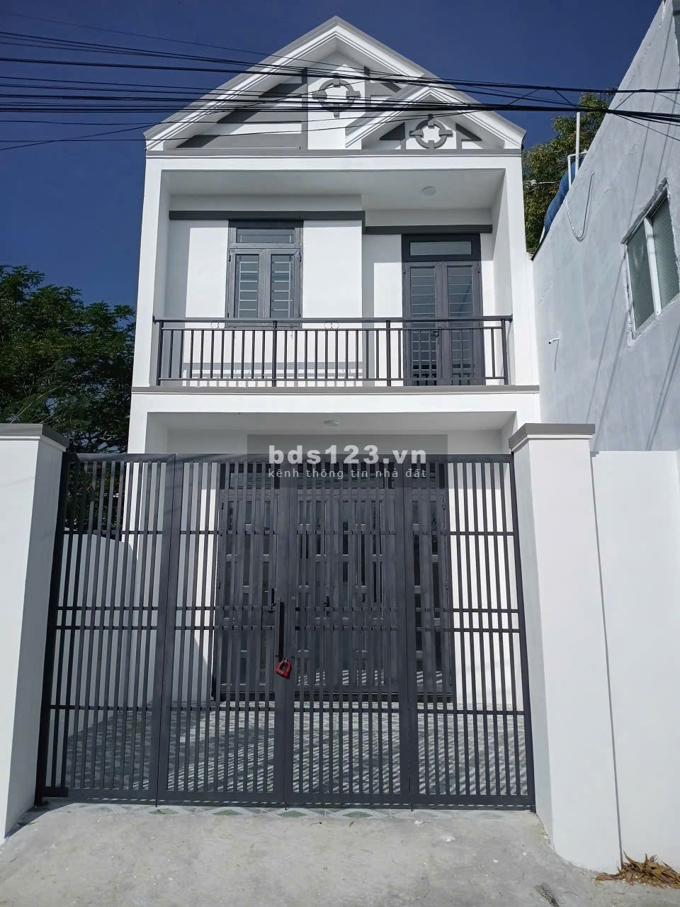Nhà mới xây 1 trệt 1 lầu Mỹ Hạnh Nam, 83m2 - Có sân xe hơi, sổ hồng riêng - Giá 2tỷ070