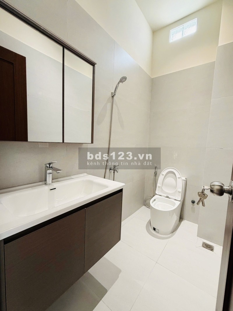 Nhà Mặt Tiền Quận 2 Cũ, Gần CC Homyland, 80m2. Giá 8,x Tỷ