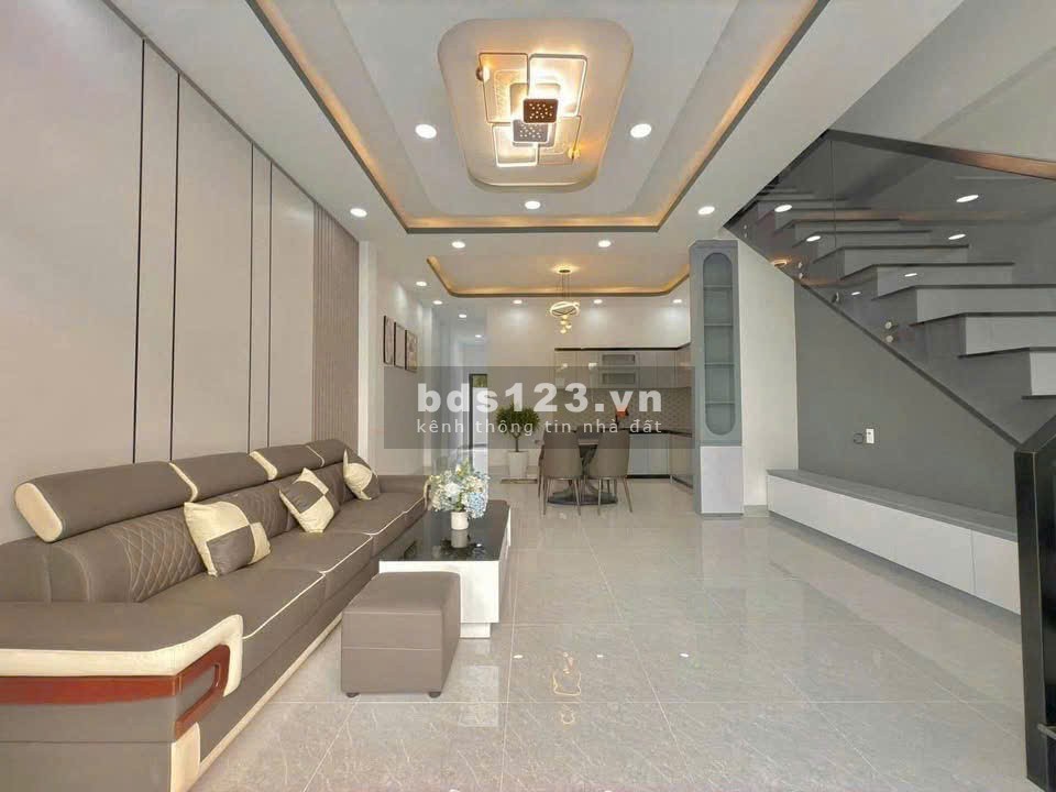 Bán nhà ngay ngã tư Bến Cát, gần sát chợ Tân Bình