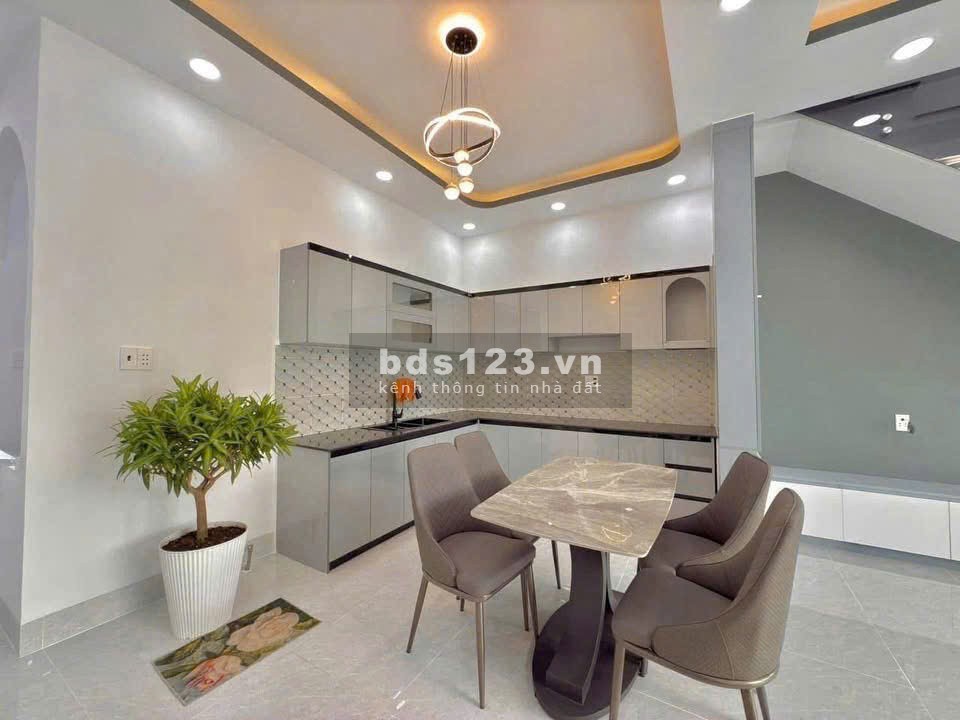 Bán nhà ngay ngã tư Bến Cát, gần sát chợ Tân Bình