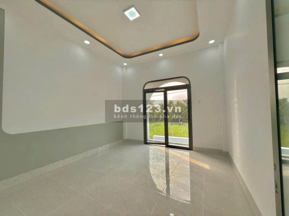 Bán nhà ngay ngã tư Bến Cát, gần sát chợ Tân Bình