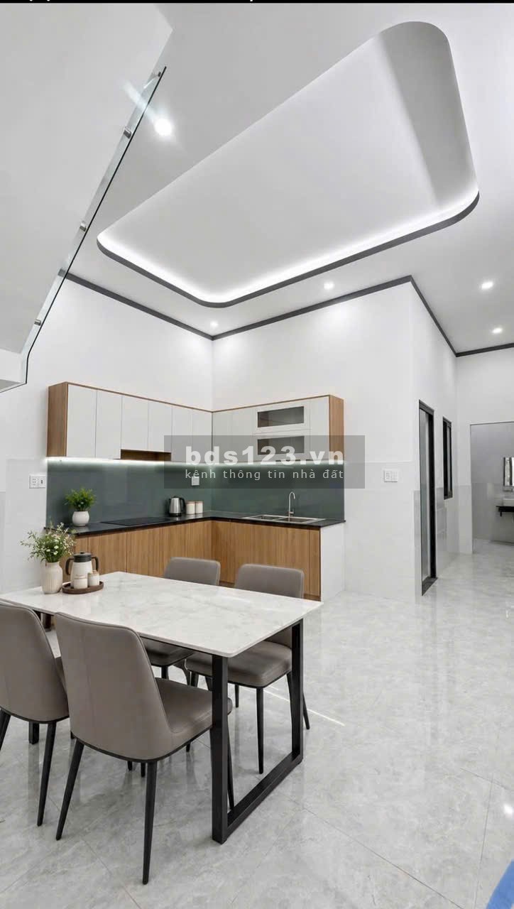 Nhà lầu mới 100m2 4 phòng ngủ, 2wc ngay chợ Thạnh Phú