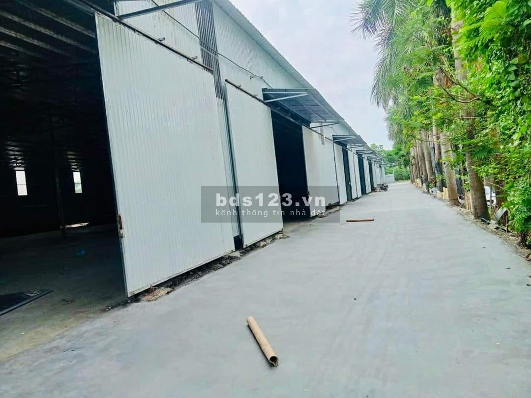 Cho thuê kho 1700m² khu vực Cầu Diễn, Hà Nội, Trục QL32