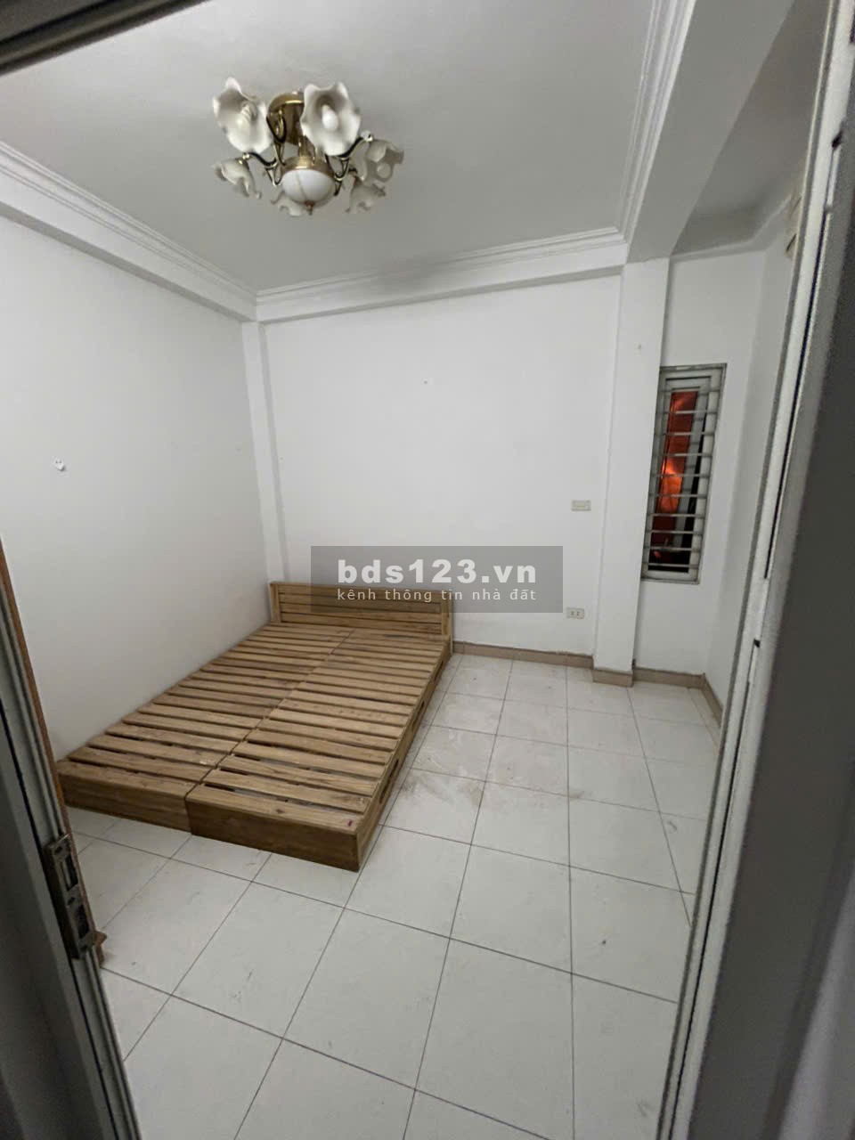Cho thuê phòng tầng 2 nhà số 10 ngõ 48/426 Đường Láng