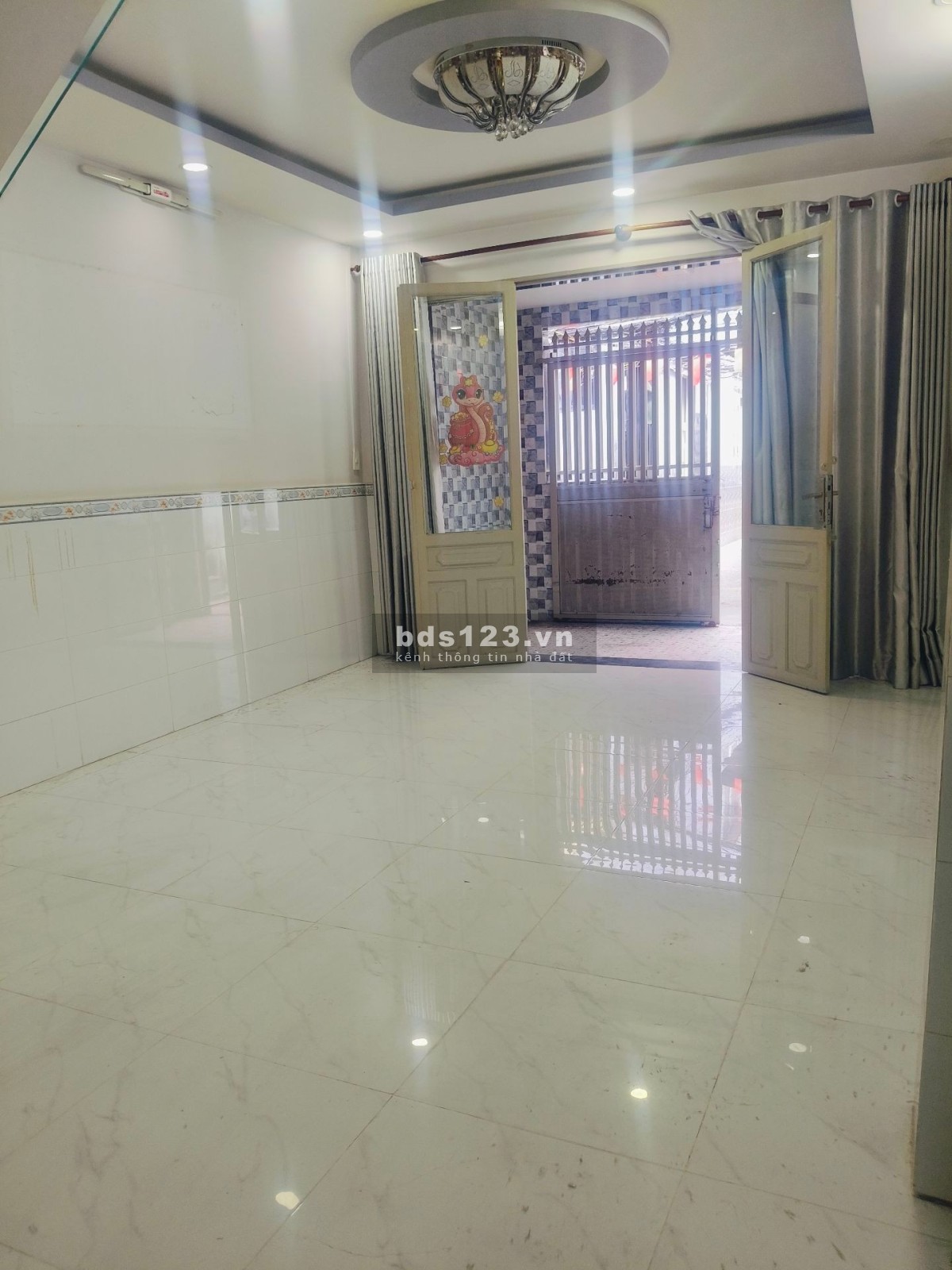 Sát quân 1-Cách cầu Nguyễn Văn cừ 2 phút -Dương bá Trạc…