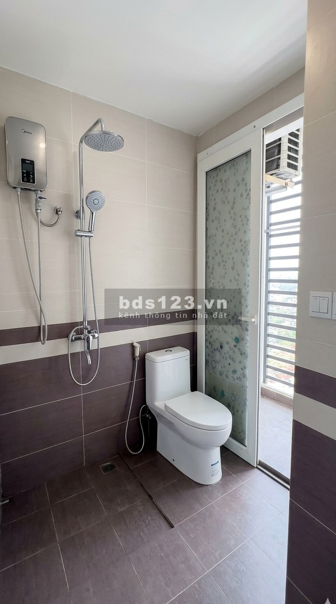 Căn góc 74m2 có ban công - Giá 3.35 tỷ - 2PN2WC The Park Residence
